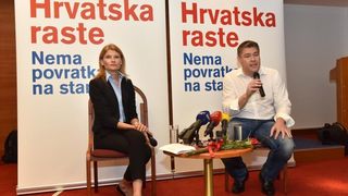 Boris Lalovac sudjelovao je na SDP-ovoj predizbornoj tribini u hotelu Kolovare te je odgovarao na pitanja okupljenih građana, Foto: Dino Stanin/PIXSELL Boris Lalovac sudjelovao je na SDP-ovoj predizbornoj tribini u hotelu Kolovare te je odgovarao na pitanja okupljenih građana, Foto: Dino Stanin/PIXSELL