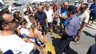 Stanari tzv. Galićevih zgrada u Diklu su nakon posjete gradonačelniku održali prosvjed blokirajući promet u centru grada, foto: Luka Gerlanc/CROPIX Stanari tzv. Galićevih zgrada u Diklu su nakon posjete gradonačelniku održali prosvjed blokirajući promet u centru grada, foto: Luka Gerlanc/CROPIX