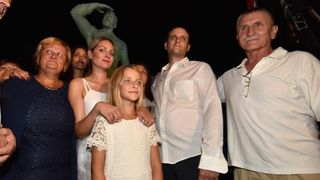 U Dragama otkriven spomenik Miru Barešiću. Photo: Dino Stanin/PIXSELL