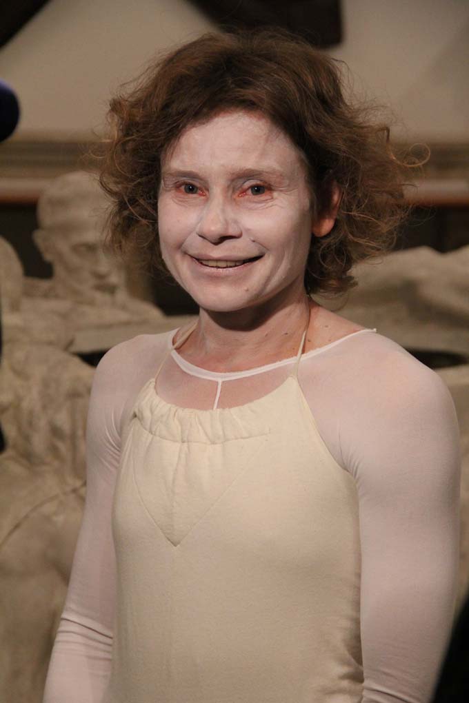 Glazbeno-plesni performans “Ona koja nosi”, foto: Iva Perinčić Glazbeno-plesni performans “Ona koja nosi”, foto: Iva Perinčić