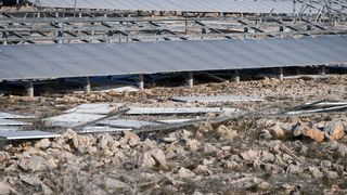 U Zatonu Obrovačkom bura uništila jednu od najvećih solarnih elektrana u Hrvatskoj U Zatonu Obrovačkom bura uništila jednu od najvećih solarnih elektrana u Hrvatskoj