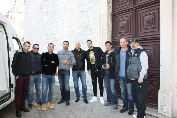 Zadarski sportaši i sportski novinari velikog srca napunili Socijalnu samoposlugu Zadarski sportaši i sportski novinari velikog srca napunili Socijalnu samoposlugu