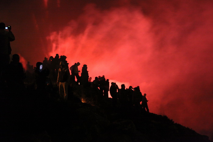 Split, 130211.
Kozjak.
Povodom roslave 100og rodjendana Hajduka tocno u ponoc ispaljene su ralete iznad grada cime se docekala 100 godisnjica omiljenog splitskog kluba.
Na slici pogled sa jednog od vrhova Kozjaka na Split, Solin i Kastela.
Foto: Zvonimir Split, 130211.
Kozjak.
Povodom roslave 100og rodjendana Hajduka tocno u ponoc ispaljene su ralete iznad grada cime se docekala 100 godisnjica omiljenog splitskog kluba.
Na slici pogled sa jednog od vrhova Kozjaka na Split, Solin i Kastela.
Foto: Zvonimir
