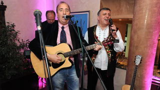 Zadar, 280213.
Poznati restoran Niko na zadarskoj Puntamici je veceras uz bogatu veceru i pjesmu brojnih izvodjaca sa svojim prijateljima i cestim gostima proslavio 50 godina od otvorenja. Na veceri su se pojavili brojni kumovi restorana kroz godine poput