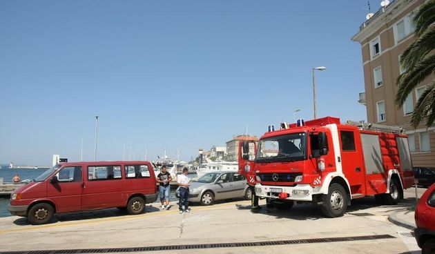 Eksplodirao gliser kod benzinske postaje na Branimirovoj obali, Foto: Dino Stanin/PIXSELL