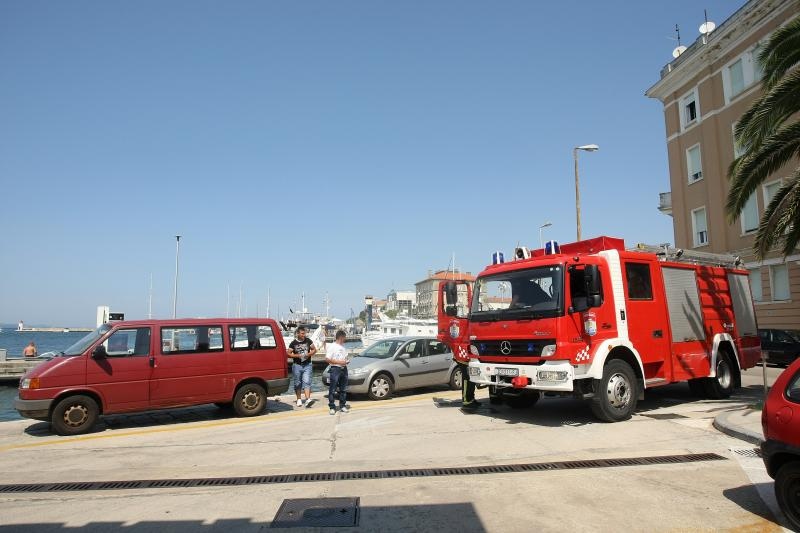 Eksplodirao gliser kod benzinske postaje na Branimirovoj obali, Foto: Dino Stanin/PIXSELL