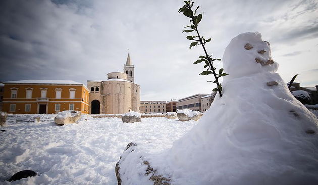 Snijeg u Zadru: Sv. Donat i Forum pod bijelim pokrivačem