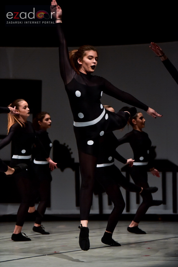 Predstava “Odgojoj” Plesne udruge Gesta u HNK Zadar
