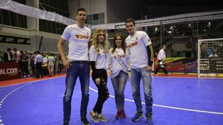 Poznate osobe iz društvenog života okušale u izvođenju penala Poznate osobe iz društvenog života okušale u izvođenju penala