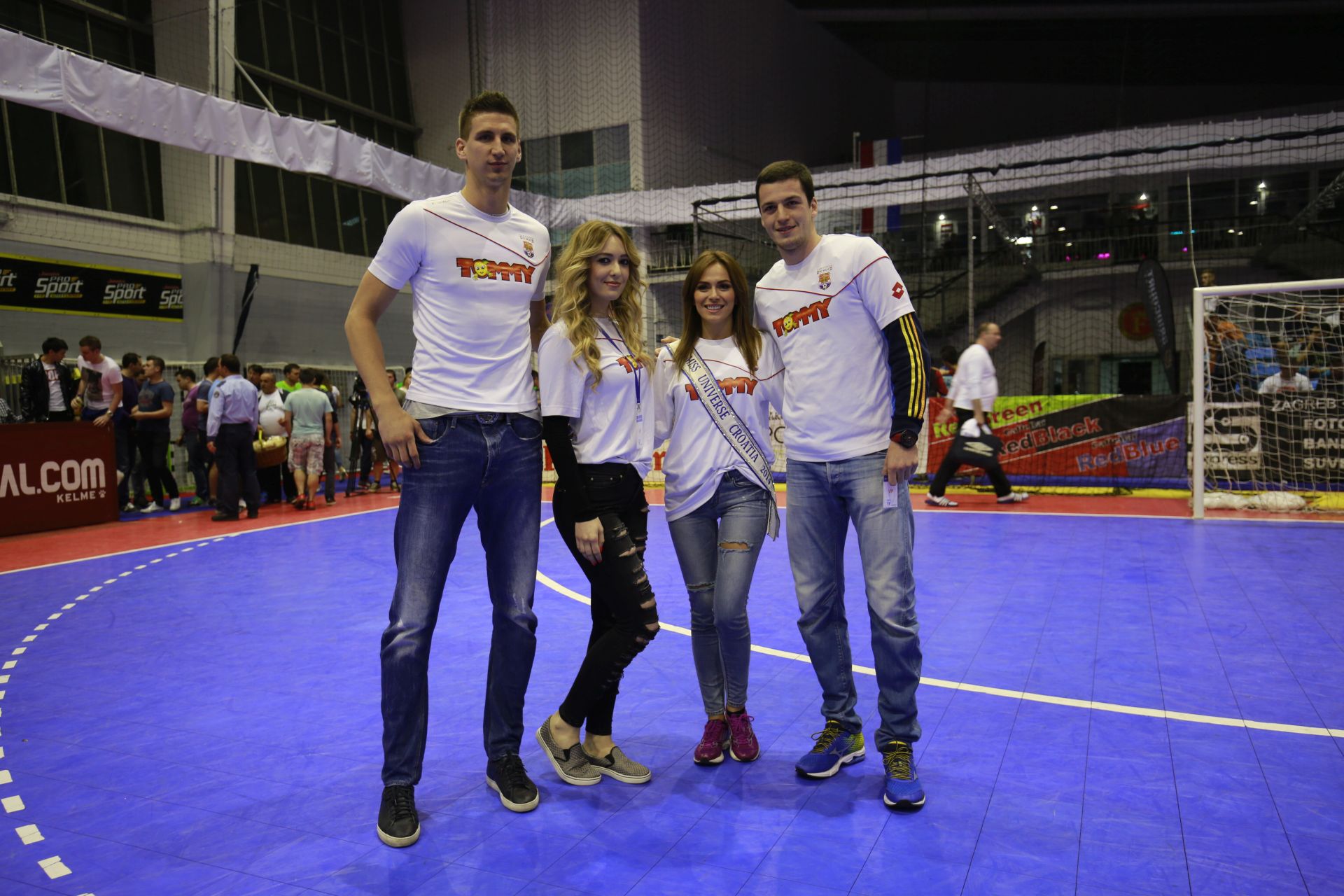 Poznate osobe iz društvenog života okušale u izvođenju penala Poznate osobe iz društvenog života okušale u izvođenju penala