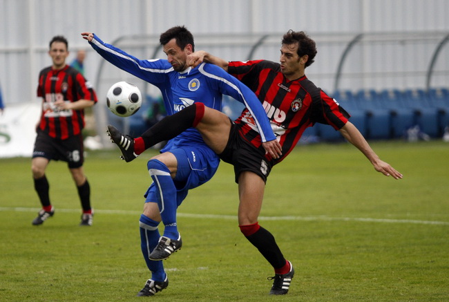 Zadar, 200310
Nogometna utakmica  T Com 1.HNL NK Zadar – NK Medjimurje. Stadion Stanovi u Zadru. 
Zadra (plavi) Zelimir Terkes.
Foto: Jure Miskovic / CROPIX