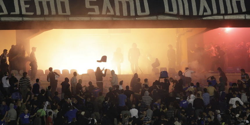 Zagreb, 010510.
Stadion Maksimir.
Nogometna utakmica 1. HNL 28. kolo Dinamo – Hajduk
Na slici: Neredi na sjeveru.
Nenad Dugi / Cropix