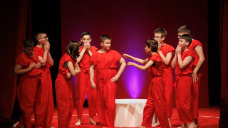 Igrajmo se: Zabranjeno mlađima od 15 strana A