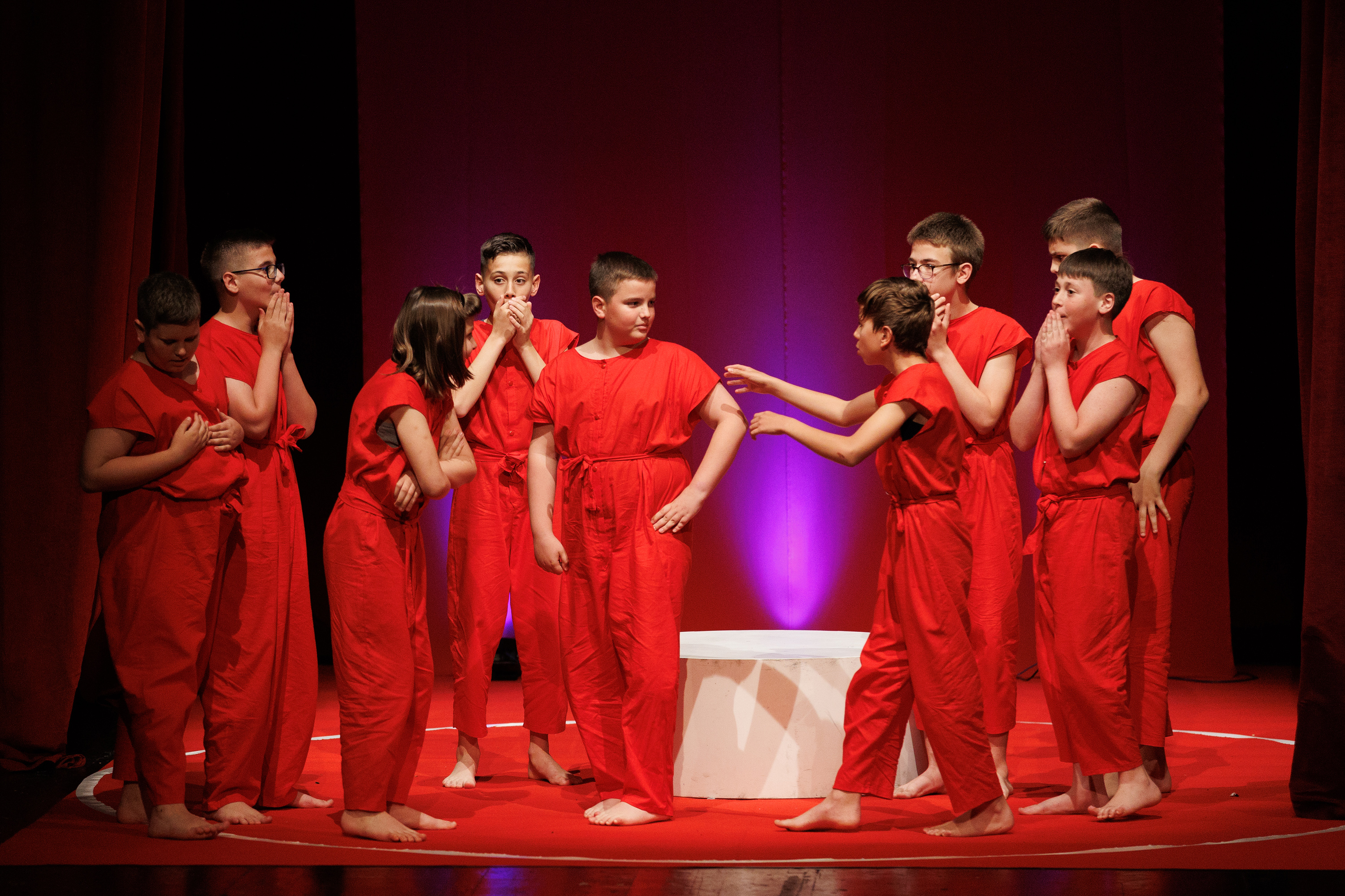 Igrajmo se: Zabranjeno mlađima od 15 strana A