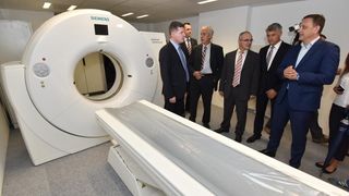 Ministar zdravlja dr. Dario Nakić predao je OB Zadar novi CT uredjaj vrijedan 5,5 milijuna kuna, ciju je nabavu osiguralo ministarstvo. Photo: Dino Stanin/PIXSELL Ministar zdravlja dr. Dario Nakić predao je OB Zadar novi CT uredjaj vrijedan 5,5 milijuna kuna, ciju je nabavu osiguralo ministarstvo. Photo: Dino Stanin/PIXSELL