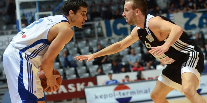 Zadar, 151011.
Utakmica 2. kola kosarkaske A1 lige izmedju
KK Zadar i KK Svjetlost Brod iz Slavonskog Broda.
Utakmica je zavrsila pobjedom Zadra 80-59.
Na fotografiji: Goran Vrbanc, Aljosa Sarac.
Foto: Luka Gerlanc / CROPIX Zadar, 151011.
Utakmica 2. kola kosarkaske A1 lige izmedju
KK Zadar i KK Svjetlost Brod iz Slavonskog Broda.
Utakmica je zavrsila pobjedom Zadra 80-59.
Na fotografiji: Goran Vrbanc, Aljosa Sarac.
Foto: Luka Gerlanc / CROPIX