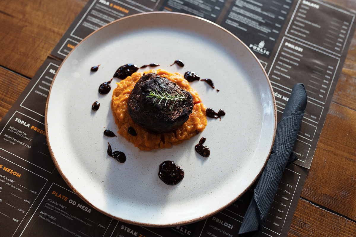 Posjetili smo novootvoreni Public Steak & Burger House u Zadru