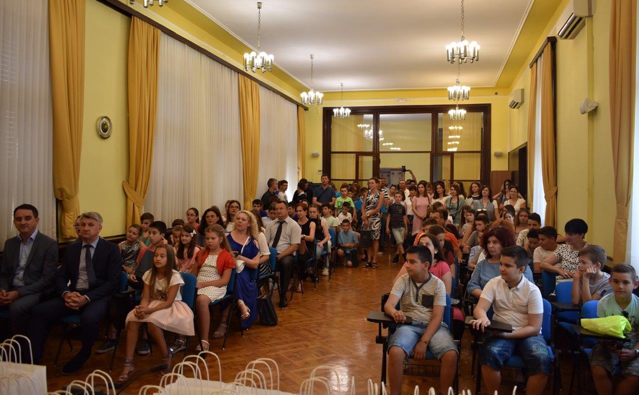 Prijem za nagrađivane učenike osnovnih i srednjh škola