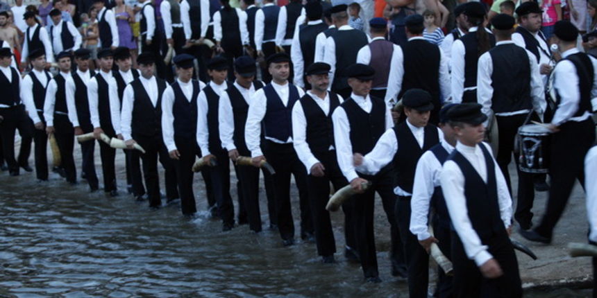 Sali, Dugi otok, 100809.
Svako misto svoju festu ima, no ne traje svaka festa tri dana kao ona u mjestu Sali na Dugom otoku. Saljske uzance, kako mjestani nazivaju svoju festu, odrzat ce se ove godine po pedeseti put, kao i svake godine dosad, vikend prij Sali, Dugi otok, 100809.
Svako misto svoju festu ima, no ne traje svaka festa tri dana kao ona u mjestu Sali na Dugom otoku. Saljske uzance, kako mjestani nazivaju svoju festu, odrzat ce se ove godine po pedeseti put, kao i svake godine dosad, vikend prij