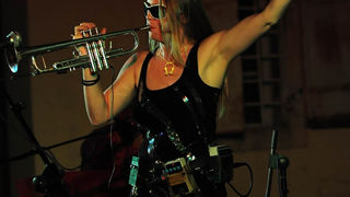 Zadar, 28.07.2011. snimio: Nenad Marčev
HIP HOP – JAZZ
SASKIA LAROO PROJECT (NL-USA-CRO- ITALY)
Saskia Laroo – trumpet, vocal
Warren Byrd – keyboards, vocal
MC Stewlocks Andy Ninvalle – rap, vocal
Daniel Guelli – bass guitar
Sin Banović – dr Zadar, 28.07.2011. snimio: Nenad Marčev
HIP HOP – JAZZ
SASKIA LAROO PROJECT (NL-USA-CRO- ITALY)
Saskia Laroo – trumpet, vocal
Warren Byrd – keyboards, vocal
MC Stewlocks Andy Ninvalle – rap, vocal
Daniel Guelli – bass guitar
Sin Banović – dr