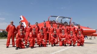 Akrobatska skupina “Red Arrows” Royal Air Forcea u posjeti Zračnoj bazi u Zemuniku Akrobatska skupina “Red Arrows” Royal Air Forcea u posjeti Zračnoj bazi u Zemuniku