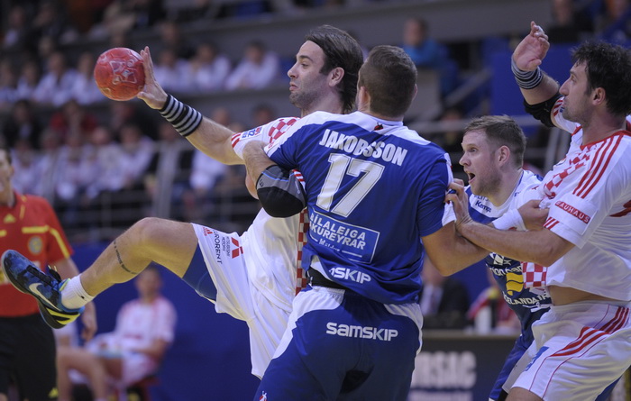 Vrsac, 160112.
Europsko prvenstvo u rukometu u Srbiji.
Prvo kolo, utakmica izmedju Hrvatske i Islanda.
Na slici: Ivano Balic i Jakobsson.
Foto: Drazen Aleksic / CROPIX Vrsac, 160112.
Europsko prvenstvo u rukometu u Srbiji.
Prvo kolo, utakmica izmedju Hrvatske i Islanda.
Na slici: Ivano Balic i Jakobsson.
Foto: Drazen Aleksic / CROPIX