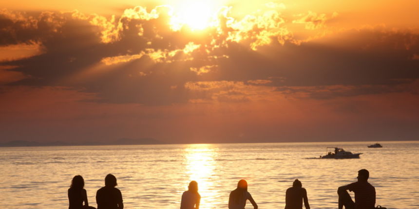Zadar, 110711.Zalazak sunca. Morske orgulje i instalacija Pozdrav suncu privlace mnoge turiste pogotovo za vrijeme zalaska sunca.Na slici: turisti na orguljama i pozdravu suncu. Foto : Vladimir Ivanov / CROPIX Zadar, 110711.Zalazak sunca. Morske orgulje i instalacija Pozdrav suncu privlace mnoge turiste pogotovo za vrijeme zalaska sunca.Na slici: turisti na orguljama i pozdravu suncu. Foto : Vladimir Ivanov / CROPIX