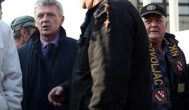 Sudac zupanijskog suda Ivan Turudic posjetio je branitelje koji prosvjeduju ispred Ministarstva branitelja. Photo: Slavko Midzor/PIXSELL