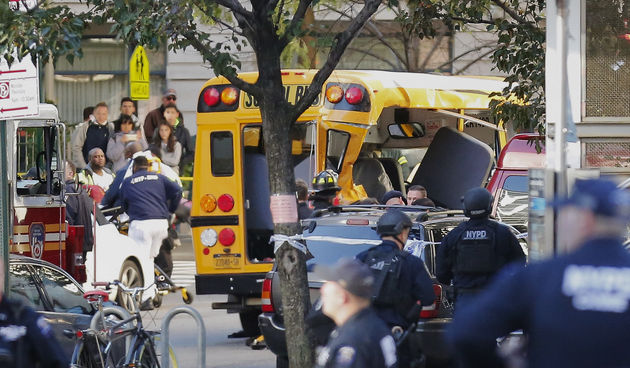 Muškarac se usred New Yorka zaletio u bicikliste te počeo pucati po ljudima: ima žrtava