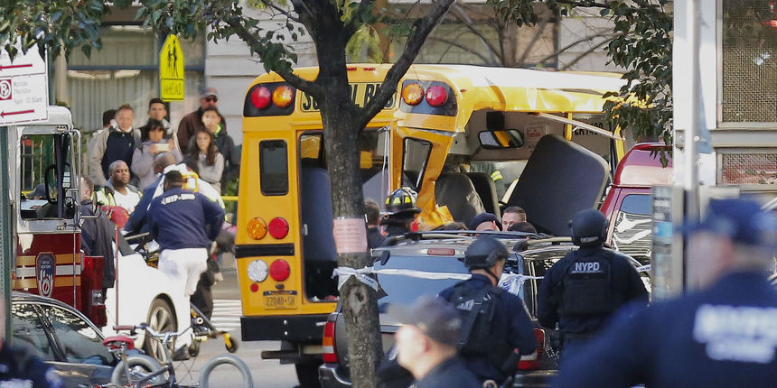 Muškarac se usred New Yorka zaletio u bicikliste te počeo pucati po ljudima: ima žrtava Muškarac se usred New Yorka zaletio u bicikliste te počeo pucati po ljudima: ima žrtava