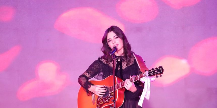 I mlada pjevačica u usponu Mia Dimšić