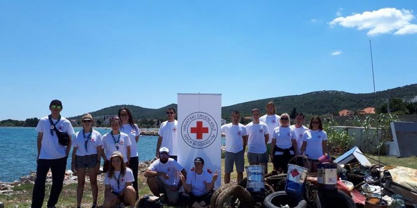 Mrljane: Iz mjesne luke volonteri izvukli deset kubika otpada