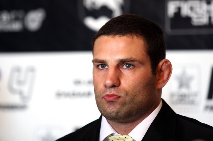 Zadar, 080513.
Hotel Novi Park.
Konferencija za medije povodom Final fight Championship-a koji se odrzava ovaj petak u dvorani Kresimira Cosica na Visnjiku.
Na fotografiji: borac Maro Perak.
Foto: Jure Miskovic / CROPIX Zadar, 080513.
Hotel Novi Park.
Konferencija za medije povodom Final fight Championship-a koji se odrzava ovaj petak u dvorani Kresimira Cosica na Visnjiku.
Na fotografiji: borac Maro Perak.
Foto: Jure Miskovic / CROPIX