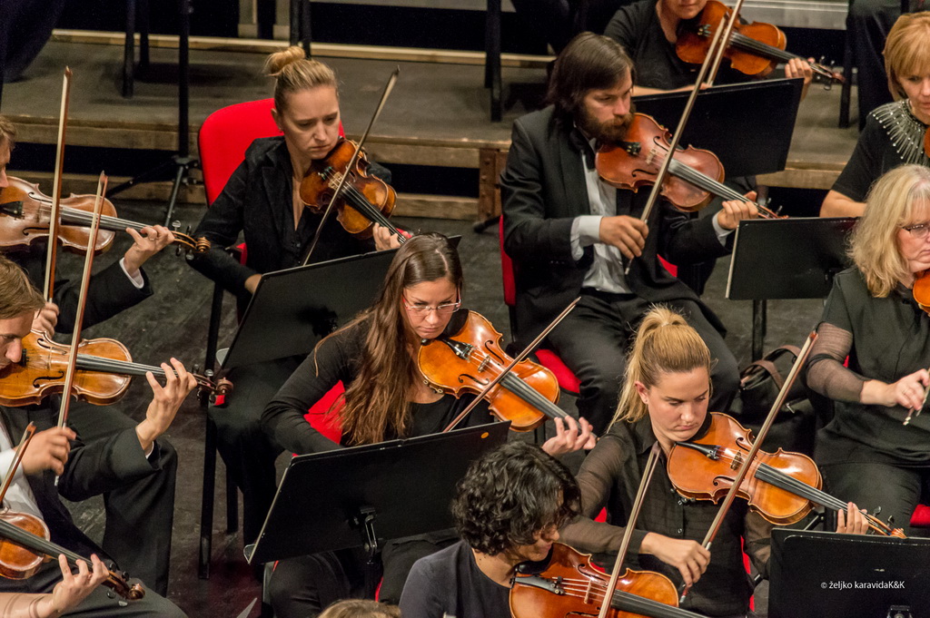Simfonijski orkestar HRT-a pod ravnjanjem Enrica Dinda otvorio koncertnu sezonu u Zadru Simfonijski orkestar HRT-a pod ravnjanjem Enrica Dinda otvorio koncertnu sezonu u Zadru