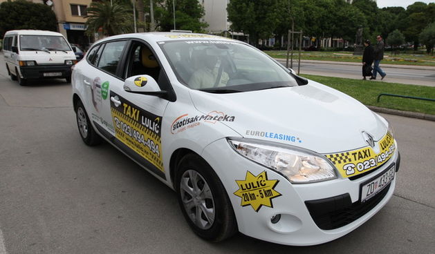 Zadar , 040510.  U Zadru je od danas poceo voziti novi taxi koncesiona “Lulic taxi”, znatno jeftiniji ( 20 kuna za 5 km). Na fotografiji: Lulic taxi Foto : Vladimir Ivanov / CROPIX
