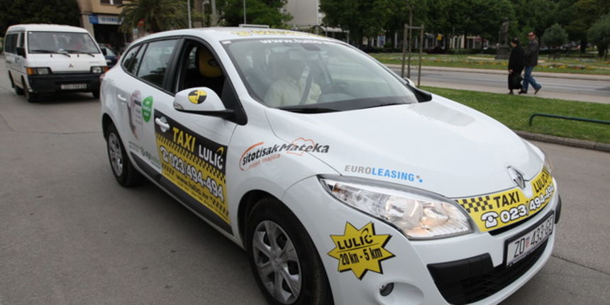 Zadar , 040510. U Zadru je od danas poceo voziti novi taxi koncesiona “Lulic taxi”, znatno jeftiniji ( 20 kuna za 5 km). Na fotografiji: Lulic taxi Foto : Vladimir Ivanov / CROPIX Zadar , 040510. U Zadru je od danas poceo voziti novi taxi koncesiona “Lulic taxi”, znatno jeftiniji ( 20 kuna za 5 km). Na fotografiji: Lulic taxi Foto : Vladimir Ivanov / CROPIX