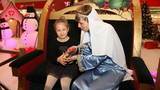 Sv. Luce razveselila mališane u Supernova centru, Foto: Iva Perinčić Sv. Luce razveselila mališane u Supernova centru, Foto: Iva Perinčić