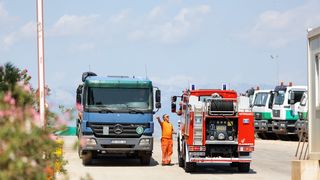 Vatrogasci i kanaderi lokalizirali požar u blizini gradskog deponija Vatrogasci i kanaderi lokalizirali požar u blizini gradskog deponija