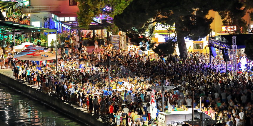 Biogradska noć 2017: Spektakularni vatromet. Biograd iz zraka Biogradska noć 2017: Spektakularni vatromet. Biograd iz zraka