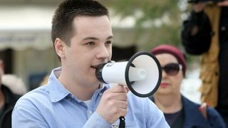 Ispred zgrade Općine Vir održan je prosvjed mještana i udruge Vir bez podjela na kojem su okupljeni izrazili svoje nezadovoljstvo politikom aktualne vlasti.  Photo: Dino Stanin/PIXSELL