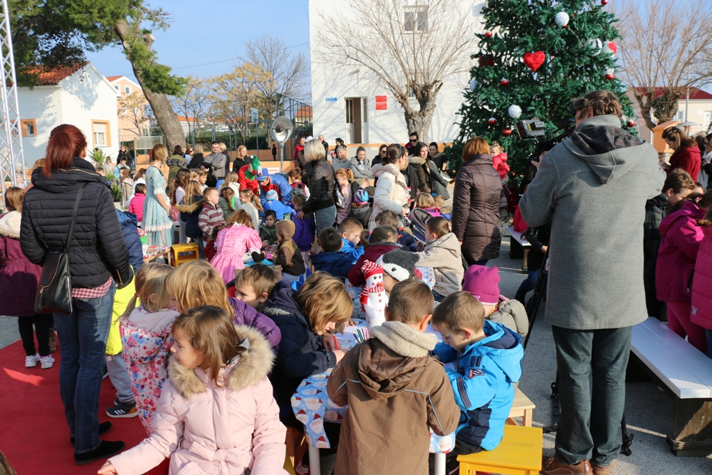 Sveti Nikola posjetio Vir i uvjerio se: nema zločeste djece Sveti Nikola posjetio Vir i uvjerio se: nema zločeste djece