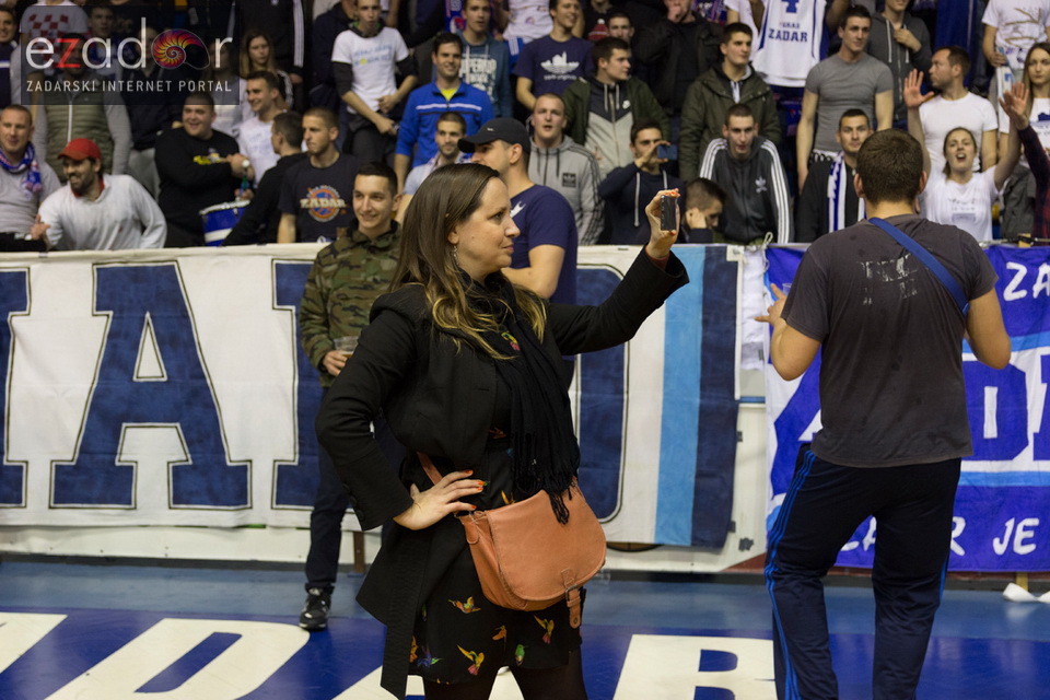 Humanitarno gledanje utakmice Zadar-Cibona (85-84) u Jazinama Humanitarno gledanje utakmice Zadar-Cibona (85-84) u Jazinama