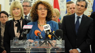 Zadar, 110413.
Zadarski SDP postigao je dogovor s HNS-om o koaliciji i predstavio dr. Ljiljanu Klaric kao zamjenicu gradonacelnickog kandidata Ive Bilica.
SDP na lokalne izbore izlazi u koaliciji sa HNS-om, HSLS-om, DSU i HSZ.
Na fotografiji: Ingrid Anti Zadar, 110413.
Zadarski SDP postigao je dogovor s HNS-om o koaliciji i predstavio dr. Ljiljanu Klaric kao zamjenicu gradonacelnickog kandidata Ive Bilica.
SDP na lokalne izbore izlazi u koaliciji sa HNS-om, HSLS-om, DSU i HSZ.
Na fotografiji: Ingrid Anti