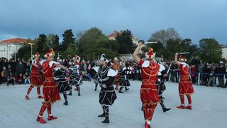 HGD Sv. Cecilija izvelo korčulanski viteški ples “Moreška” na Pozdravu suncu