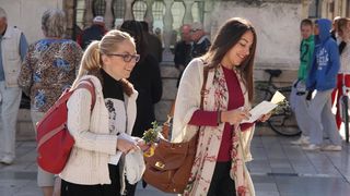 Sajam obrazovanja održan je na Narodnom trgu u organizaciji Pučkog otvorenog učilišta Erudio na kojem su se predstavili i partneri Poljoprivredna škola Stanko Ožanić, CISOK Zadar, Autoškola Zadar, POU Libar, POU Algebra, POU Zadar i dr. foto: Iva Perinči Sajam obrazovanja održan je na Narodnom trgu u organizaciji Pučkog otvorenog učilišta Erudio na kojem su se predstavili i partneri Poljoprivredna škola Stanko Ožanić, CISOK Zadar, Autoškola Zadar, POU Libar, POU Algebra, POU Zadar i dr. foto: Iva Perinči