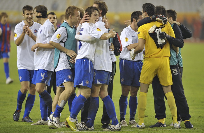 Split, 300910. Stadion Poljud. Nogometna utakmica drugog kola Europske lige, Hajduk – Anderlecht. Na slici: slavlje Hajdukovaca. Foto: Josko Ponos / CROPIX Split, 300910. Stadion Poljud. Nogometna utakmica drugog kola Europske lige, Hajduk – Anderlecht. Na slici: slavlje Hajdukovaca. Foto: Josko Ponos / CROPIX