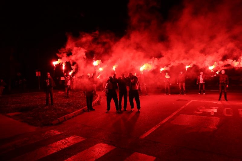 Navijači bakljama obasjali vodotoranj Navijači bakljama obasjali vodotoranj