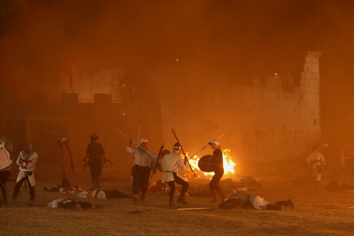 Zadar, Vrana, 170812.
Povijesno turisticki spektakl koji organizira TZ Pakostane i udruga Vitezovi vranski danas se nastavlja rekonstrukcijom bitke za Vranu, na autenticnoj lokaciji u Hanu Jusuf – pase Maskovica. U sklopu Dana vitezova vranskih podignuti Zadar, Vrana, 170812.
Povijesno turisticki spektakl koji organizira TZ Pakostane i udruga Vitezovi vranski danas se nastavlja rekonstrukcijom bitke za Vranu, na autenticnoj lokaciji u Hanu Jusuf – pase Maskovica. U sklopu Dana vitezova vranskih podignuti