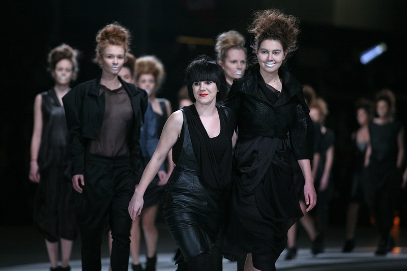 U trgovackom centru West gate sinoc zapoceo modni dogadjaj Nivea Cro A Porter. U trgovackom centru West gate sinoc zapoceo modni dogadjaj Nivea Cro A Porter.