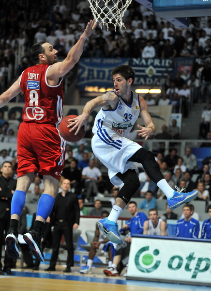 Zadar, 260513.
Dvorana Kresimira Cosica. 
3. polufinalna utakmica prvenstva Hrvatske izmedju KK Zadar i KK Cedevita.
Na fotografiji: Suput i Prostran.
Foto: Luka Gerlanc / CROPIX